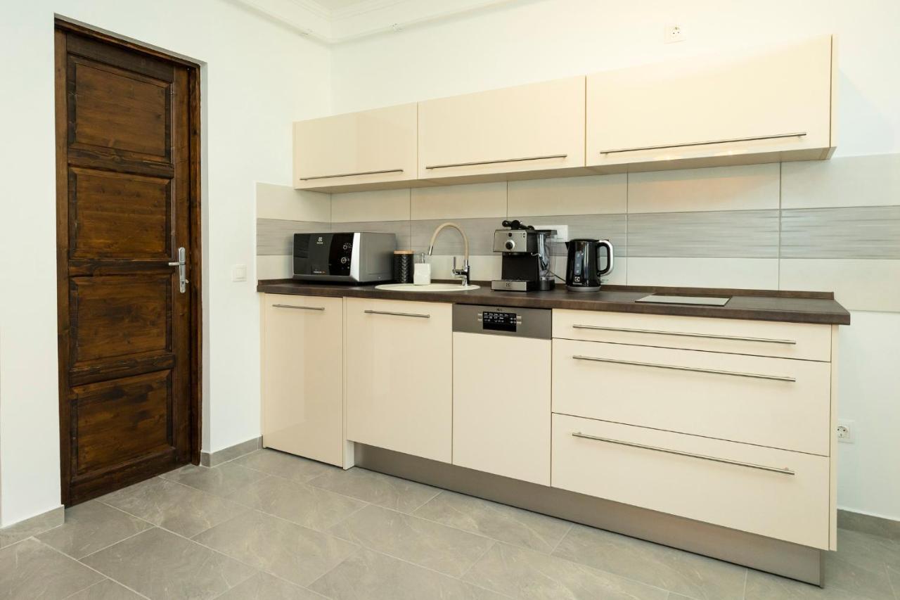 Zsendulo Apartman Lägenhet Eger Exteriör bild