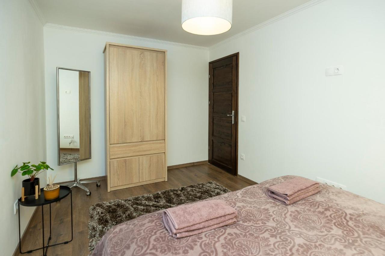 Zsendulo Apartman Lägenhet Eger Exteriör bild