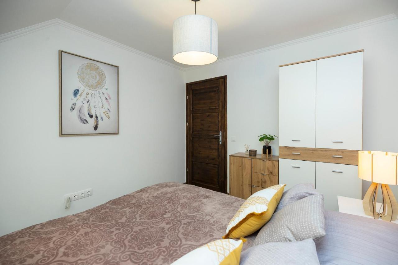 Zsendulo Apartman Lägenhet Eger Exteriör bild