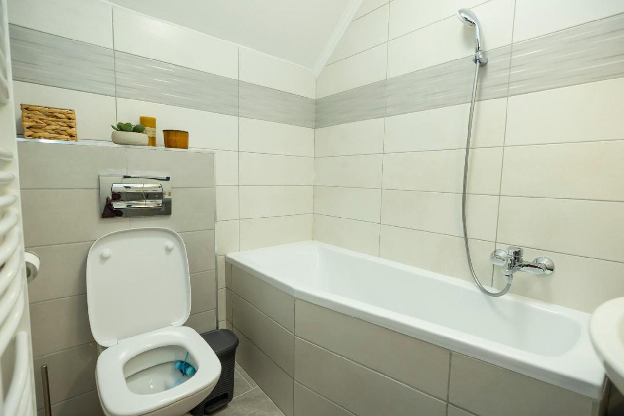 Zsendulo Apartman Lägenhet Eger Exteriör bild
