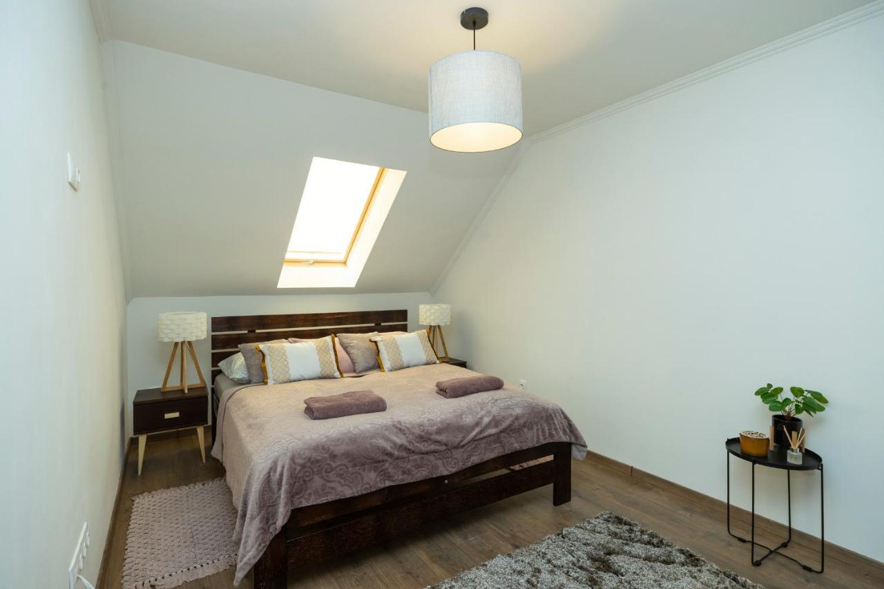 Zsendulo Apartman Lägenhet Eger Exteriör bild