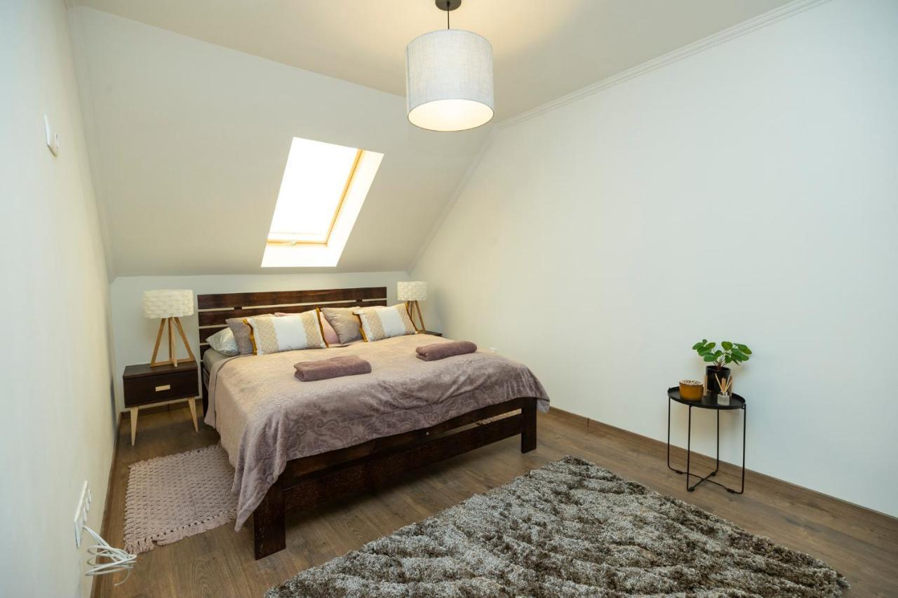 Zsendulo Apartman Lägenhet Eger Exteriör bild