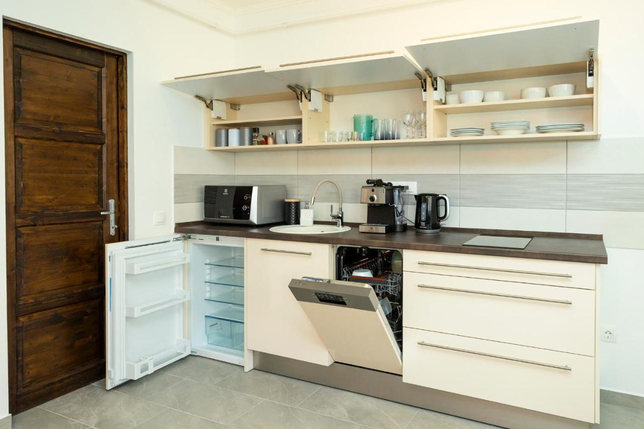 Zsendulo Apartman Lägenhet Eger Exteriör bild