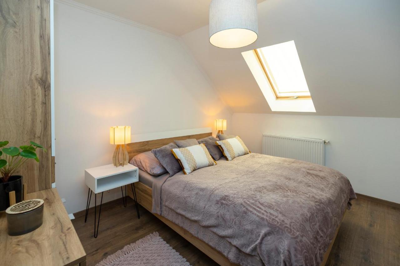 Zsendulo Apartman Lägenhet Eger Exteriör bild