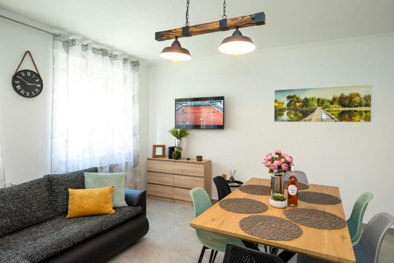 Zsendulo Apartman Lägenhet Eger Exteriör bild